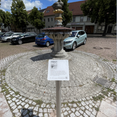 Bild vergrößern: Infotafel am Marktbrunnen