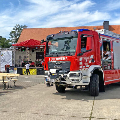 Bild vergrößern: Die Feuerwehr Sandersdorf auf dem Veranstaltungsplatz