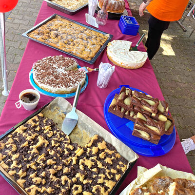 Bild vergrößern: Kuchenstand beim Kinder- und Jugendballett Sandersdorf e.V.