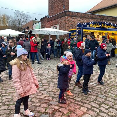 Bild vergrößern: Der Weihnachtsmarkt 2024 in Sandersdorf-Brehna.