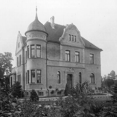 Bild vergrößern: Historische Aufnahme der Jugendstilvilla um 1915